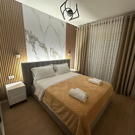 Steisi Luxe טיראנה