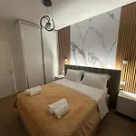 Steisi Luxe טיראנה